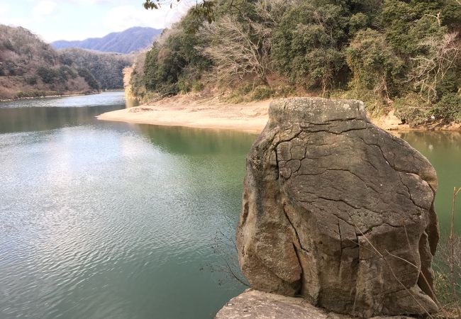 釣り鐘岩