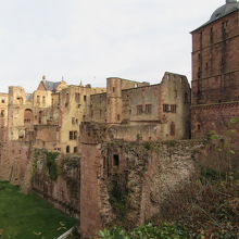 この廃墟感は良い感じ