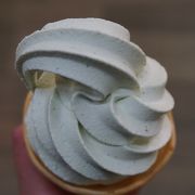 名物の野沢菜ソフトクリーム