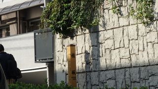 まっすぐで長い坂