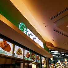 フードコートにあります