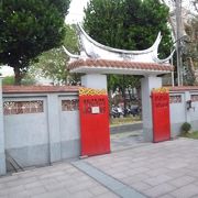小さいお寺でしたが、入口の門は印象的でした