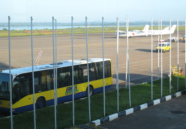 エンテベ国際空港 (EBB) 