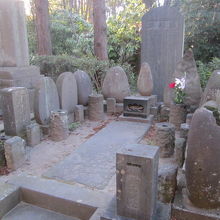 刀工本郷国包各代の墓所の様子