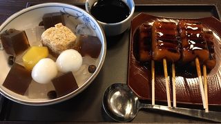 街中の一角。レトロな雰囲気で和スイーツ