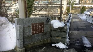 水上峡にかかる小さな橋