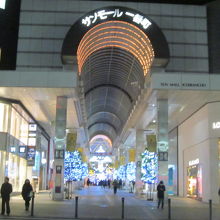 青葉通りから北側を見た入口の様子