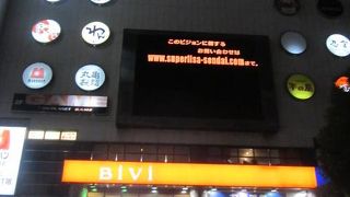 お食事スポットが多くて、駅至近の割には比較的空いていてお勧めです