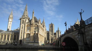 石造りのアーチを持つ橋