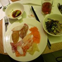 3回目、寿司とそば 巻き寿司用のイクラもいただきました 勝手