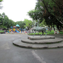 奥には「児童遊戯区」がありました