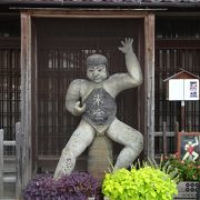２ｍはある九度山焼きの陶像
