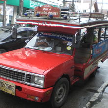 このソンテウも、屋根に荷物を載せることができる構造です。