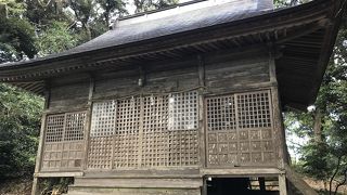 本殿の近くです。