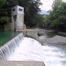 丹生川の堰