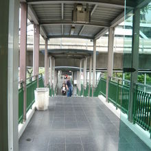 タイムズスクウェア―は、高架道でロビンソン等と繋がっています