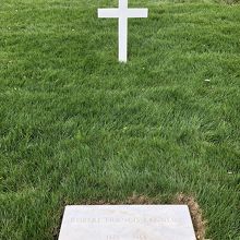 ケネディー大統領の弟ロバート・ケネディーの墓標もあります。