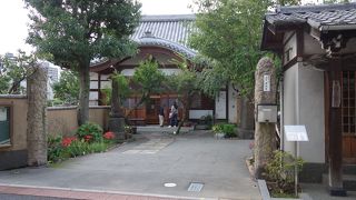 柔らかい印象のお寺
