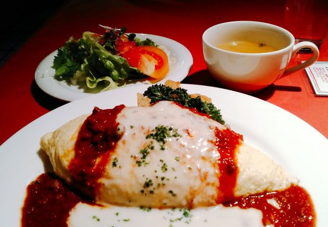 (ブレアハウス)オムライスはプリっと張りがあり、見た目が食欲をそそります