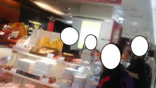 こちらは堂島ロールが大変有名なお店