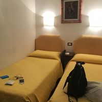 ベッドは小さめです