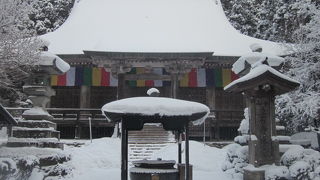 冬の朝はゆっくりと布袋尊を撫でることが出来ます