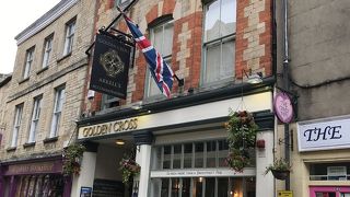 伝統的 典型的 英国 パブ＆インに泊まる