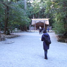 土宮へ向かう参道