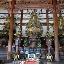 大日如来坐像・金剛薩&#22517;坐像・尊勝仏頂坐像