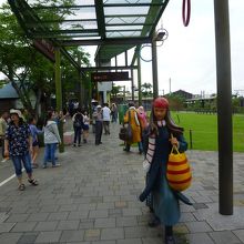 宜蘭幾米公園の風景：スーツケースのモニュメントは10個あるそ