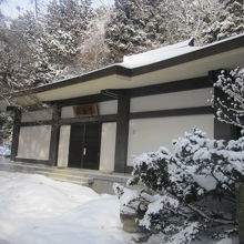 1月半ばの朝、除雪すらされていませんでした。