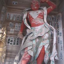 仁王像（阿形）の様子