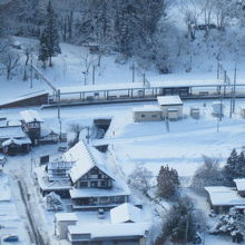 五大堂から眺めるJR山寺駅の遠景