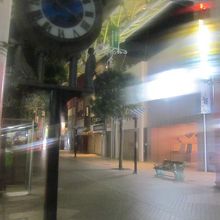 からくり仕掛けではないですが、レトロな風情の素敵な時計です