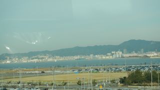 飛行場のある空港島全域が「神戸空港」の町名を持つ神戸空港 (マリンエア) です。