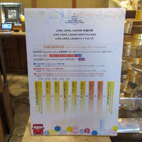 主要観光地を回る無料シャトルバスも運行されています