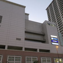 新杉田駅側から見る