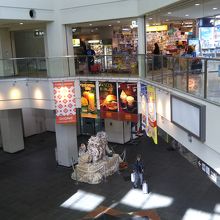 一部は吹き抜けになっている