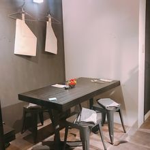 2つあるテーブル席