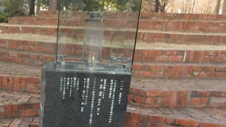 阪神淡路大震災から今年で24年経過、震災から燃え続けている灯り、神戸三宮の東遊園地内に設置されています