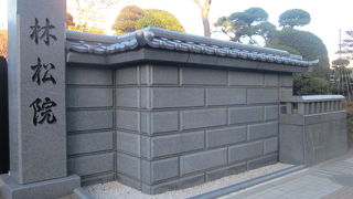 木の手入れの美しさと観音様が印象に残るお寺でした