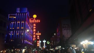 夜はすごい熱気