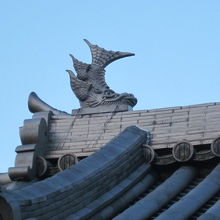 鯱の装飾に注目。