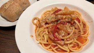 ランチタイムはパスタか肉