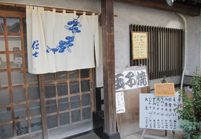 お蕎麦屋さんですが、うな重や天重、鮎の塩焼きなんかもあります。