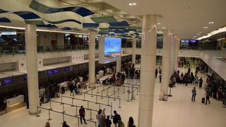 入口のセキュリティチェック