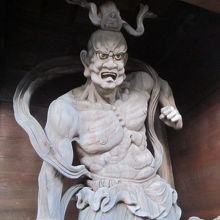 仁王像（阿形）の様子