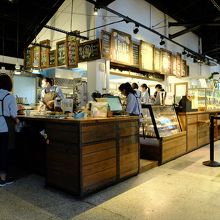 C棟には、カフェやセレクトショップの『好,丘』が入っています