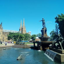 セント・メアリー教会と