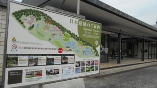 冬はお勧めできないが、広大な日本庭園